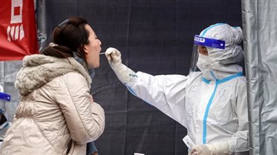 الصين تخفف إجراءات وقيود كورونا