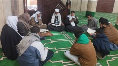 انعقاد مجالس الإقراء على كبار القراء بعدد من المحافظات
