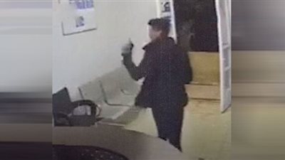 شاهد| أغرب عملية سرقة في 2023 «ألقى السلام وأخذ الهاتف»