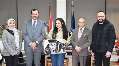 رئيس جامعة قناة السويس يهنئ الفائزين بمسابقة رسم بورتريهات المشاهير