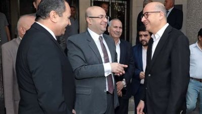 محافظ بني سويف ورئيس الهيئة العامة للأبنية التعليمية يناقش مشروعات الخطة