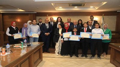 محافظ الجيزة يكرم أصحاب المشروعات المتميزة