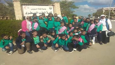 وفد من أطفال المدارس بجامعة القناة للمشاركة المجتمعية