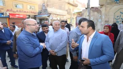 محافظ بني سويف يستمع لمطالب المواطنين