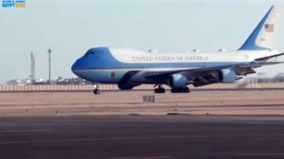 وصول بايدن إلى مطار شرم الشيخ (بث مباشر)