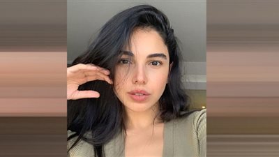 سلمى أبو ضيف.. ظهور عالمي بموضة خريف 2022