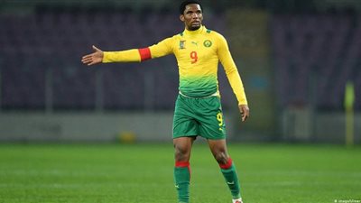 لاعب الكاميرون السابق يشن هجومًا عنيفًا على إيتو: مباراة الجزائر تم شراؤها
