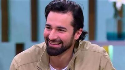 أحمد حاتم يروج لـ «المطاريد»
