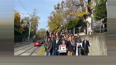 الثورة زمانها جاية جايبة لعب وحاجات.. خفة دم المصريين ترد على أعداء البلاد