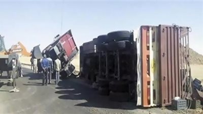 إصابة شخصين في حادث انقلاب مقطورة ذرة بالطريق الدائري