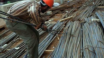 انخفاض في سعر الحديد بأرض المصنع