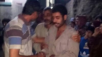 يخلق من الشبه أربعين .. عاد للحياة من جديد بعد تشييع جنازته