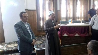 رئيس المنطقة الأزهرية بسوهاج يتابع تدريب السلوك التكنولوجي للعاملين