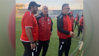 ميكالي يحاضر لاعبي المنتخب الأولمبي قبل المران الثاني