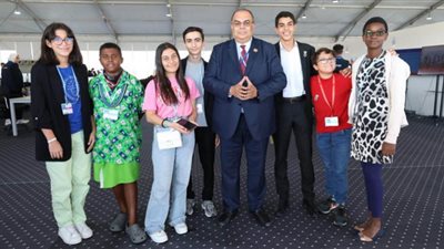 محيي الدين يلتقي بمجموعة من الأطفال المبدعين المشاركين في مؤتمر المناخ