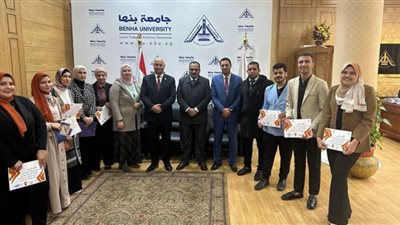 رئيس جامعة بنها يكرم المواهب الإبداعية والعلمية