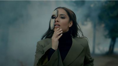 بعد تصدرها الترند.. بلقيس تستخدم قناعًا غير واقعي في كليب 