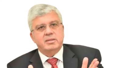 100 ألف طالب 
