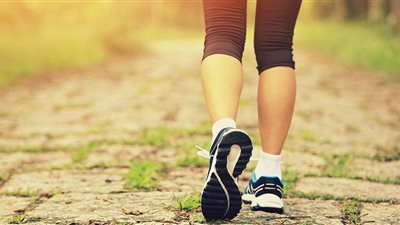 المشي 9800 خطوة يقلل خطر الإصابة بالخرف