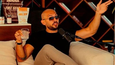 أندرو تيت يتهم الشرطة الرومانية بسرقته