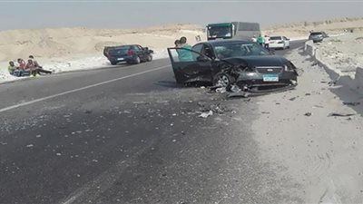 إصابة 5 أشخاص إثر حادث تصادم سيارتين في المنيا