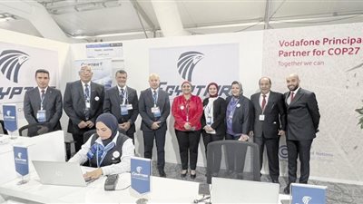 ورئيسا القابضة لمصر للطيران والخطوط الجوية يتفقدان جناحى الشركة بالمنطقة الزرقاء والمنطقة الخضراء بمؤتمر COP27