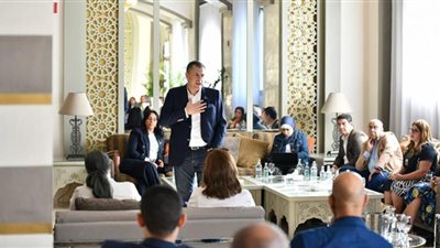 عيسي يلتقي أعضاء فريق عمل الوزارة المُشارك في متابعة استعدادات استضافة مؤتمر المناخ