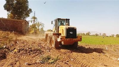 إستكمال فتح وتمهيد الطريق الجديد بشرق مدينة دشنا