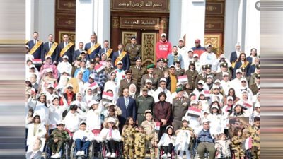 القوات المسلحة تنظم زيارة لأبطال قادرون باختلاف للكلية الحربية.. صور