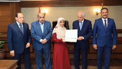 محافظ الجيزة يكرم أوائل الثانوية العامة والأزهرية والدبلومات الفنية