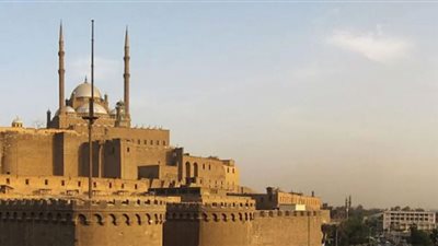 شاب ينتحر من أعلى القلعة في بث مباشر.. رحت البرج قالولي ممنوع