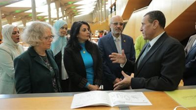 رئيس الهيئة العامة لتعليم الكبار يتفقد إنجازات مكتبة الإسكندرية لمحو الأمية
