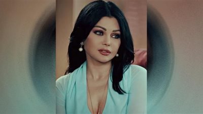 هيفاء وهبي وسط تجمهر محبيها حولها بمنشية ناصر.. فيديو