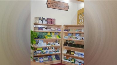رحلات قمر بإفريقيا تجذب الأطفال في جناح الأزهر بمعرض الكتاب