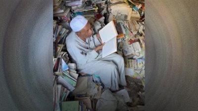 ثمانيني مصري يقرأ 15 ألف كتاب ويتمنى الدعم لإنشاء مكتبة.. فيديو