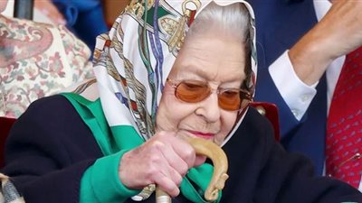 الشعب البريطاني يطمئن على صحة ملكة امبراطورية الشمس (بث مباشر)