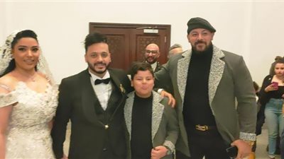 إيساف يحتفل بحفل زفافه بحضور أحمد التهامي