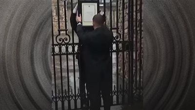 الملكة إليزابيث.. مرسوم الوداع يغلق قصر باكنجهام (فيديو)