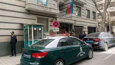 وفاة مسؤول أمن بهجوم مسلح على سفارة أذربيجان في طهران
