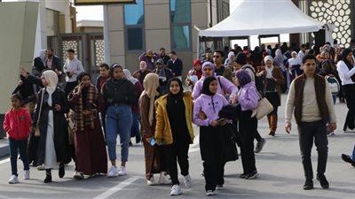 فتح أبواب معرض القاهرة الدولي للكتاب للجمهور.. صور