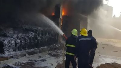 انتداب المعمل الجنائي لفحص حريق مخزن كيماويات بشبرا