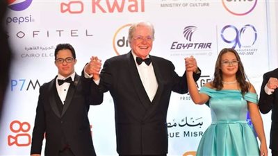 مهرجان القاهرة السينمائي 2022 .. حسين فهمي وأمير رمسيس على السجادة الحمراء