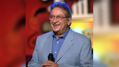 أسرة نور الشريف تُهدي مكتبة الإسكندرية 6 آلاف كتاب ووضعها بجانب حسنين هيكل