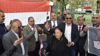 مظاهرة حب وتأييد من الجالية المصرية في إيطاليا لوطنهم .. صور