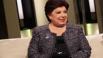 ابنة رجاء الجداوي تحتفل بذكرى ميلاد والدتها بين أصدقائها