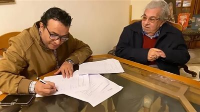 الزمن وأنا.. رحلة 60 عامًا من الفن والهندسة والسياسة في حياة الفنان فاروق فلوكس