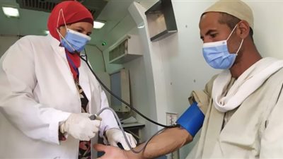 الكشف وتوفير العلاج لـ1900 مواطن في قافلة نفذتها الصحة بحاجر بني سليمان