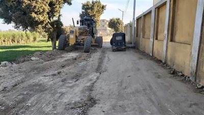 إزالة مطبات مخالفة بالشوارع الرئيسية في قرية فاو قبلى بقنا