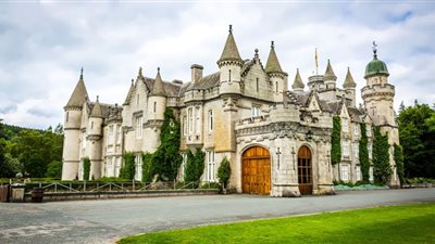 منزل الملكة إليزابيث المفضل.. أبرز 10 صور لقصر بالمورال بإسكتلندا