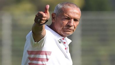 فيريرا يلقي محاضرة فنية على لاعبي الزمالك قبل مواجهة الهلال
